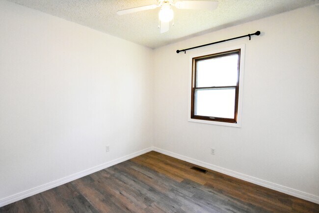 Building Photo - 30 Bayberry Ln