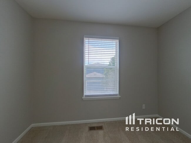 Building Photo - 7996 E 53rd Dr
