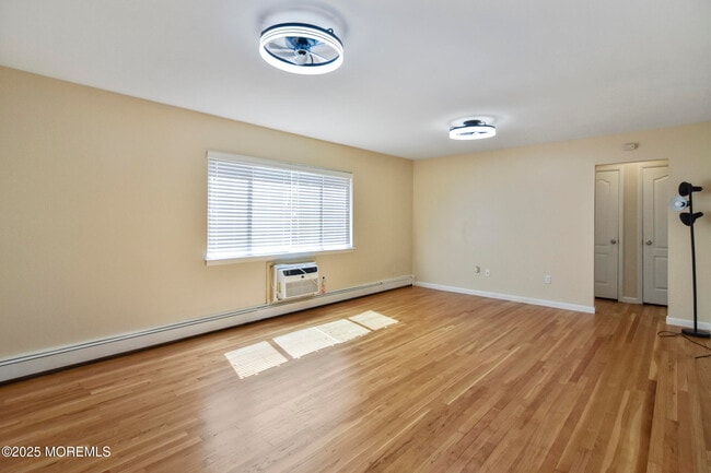 Building Photo - 12 Laurel Pl