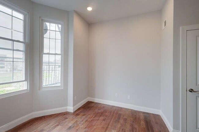 Building Photo - 130 45th St