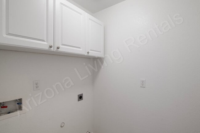 Building Photo - YOUR DREAM HOME AWAITS!