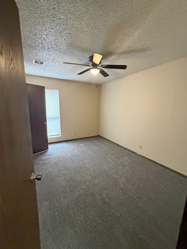 Building Photo - Charming 2 Bed, 2 Bath Home Near OCCC!