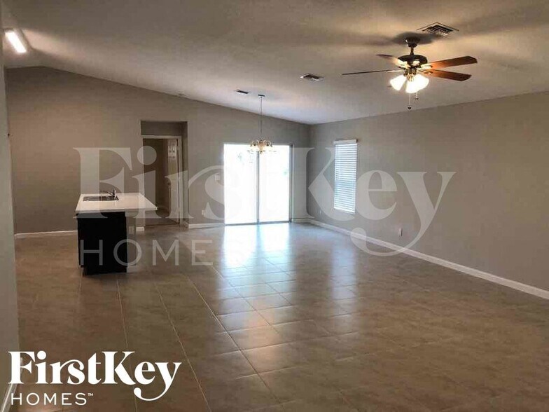 Building Photo - 4162 SW Muncie St