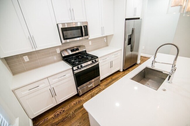 Building Photo - 757 Washington St