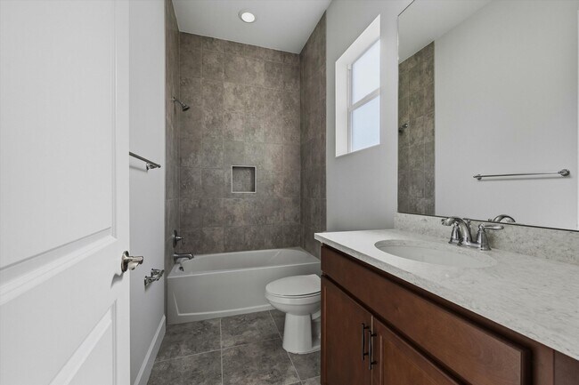 Building Photo - 14971 RedCove Pl