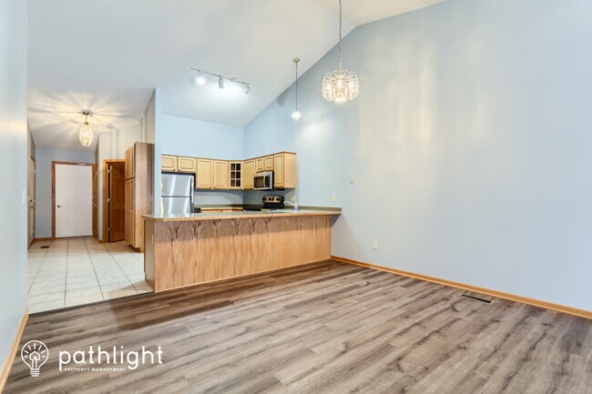 Building Photo - 12375 Walnut Dr