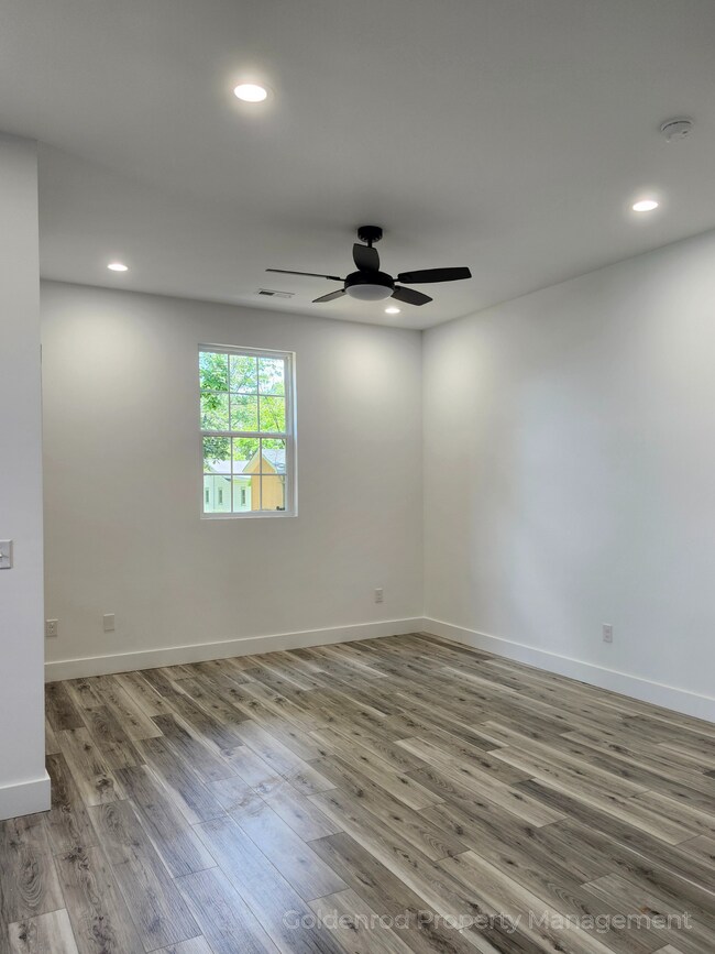 Building Photo - 208 Forest St