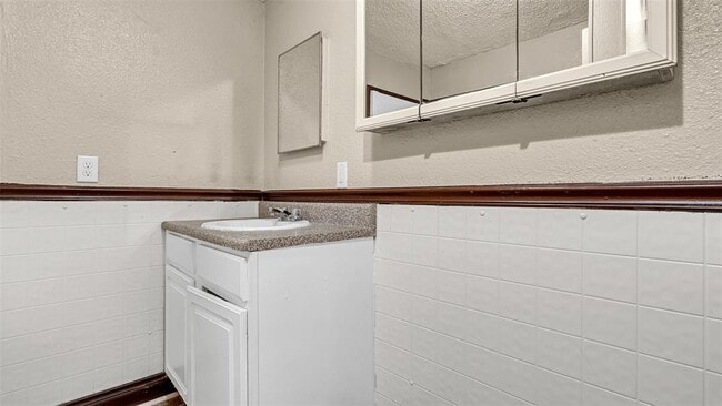Building Photo - 4736 20th St N