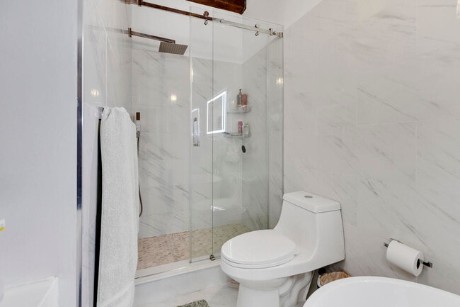 Building Photo - 720 E Coco Plum Cir