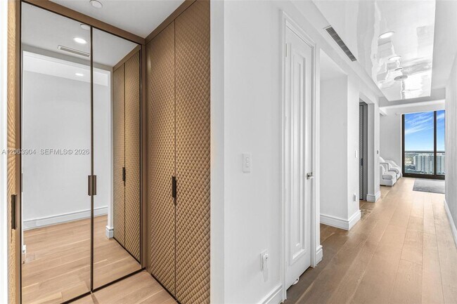 Building Photo - 17901 Collins Ave