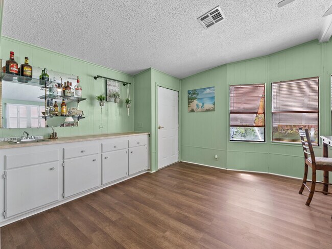 Building Photo - 2855 SW Monarch Trail