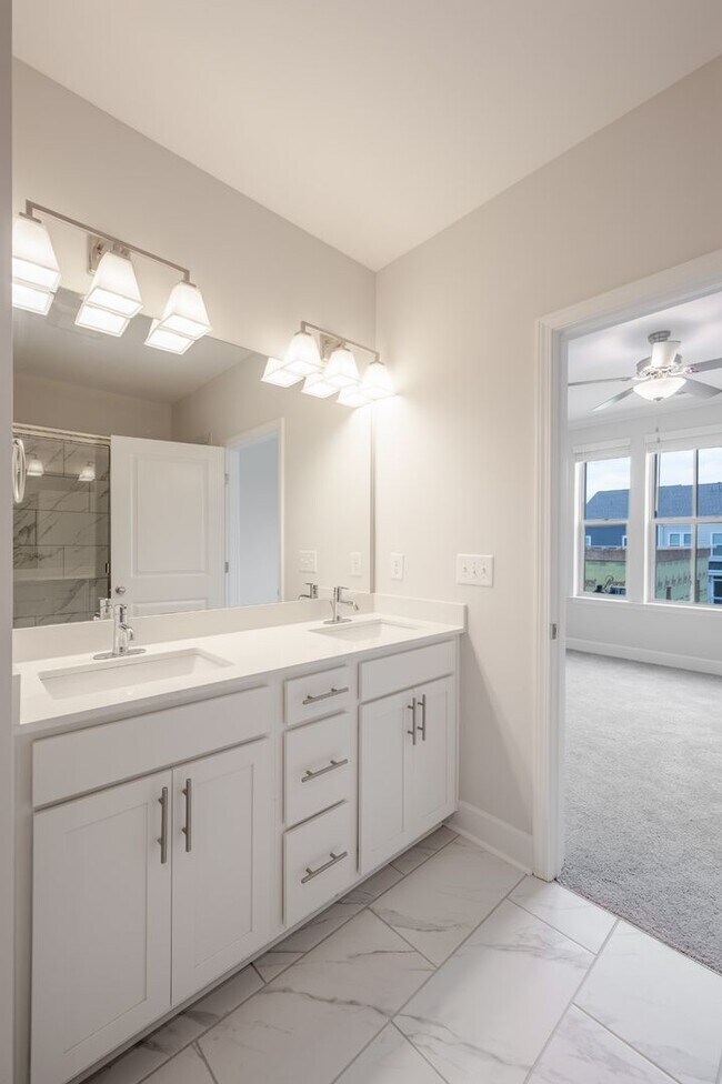 Building Photo - 2022-BUILT BURKITT COMMONS CONDO WALKABLE ...