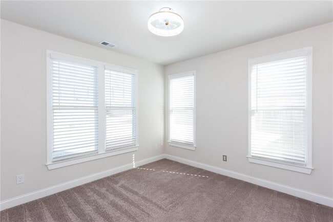 Building Photo - 5015 Montes Ln