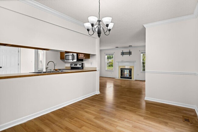 Building Photo - West Knoxville 37922 - Freshly painted and move-in ready, 3-bedroom, 2.5-bath home - Contact Matt...