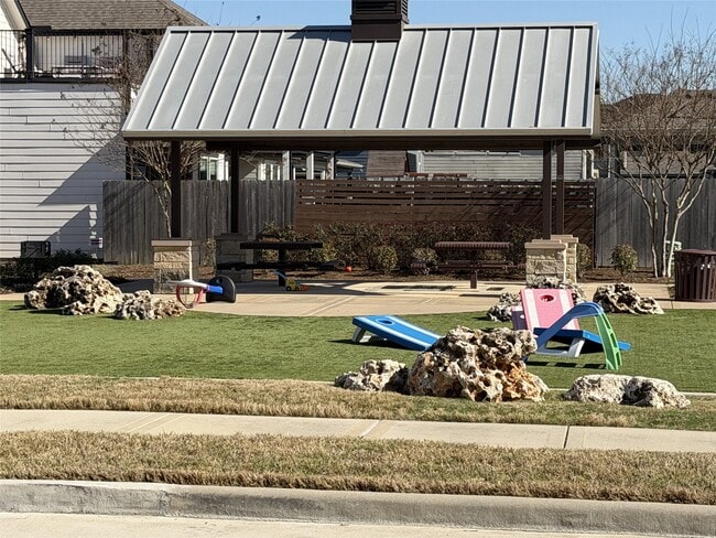 Building Photo - 3405 Knighton Hill Dr