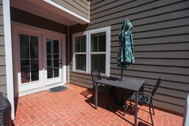 Building Photo - 504 Village Walk Ln