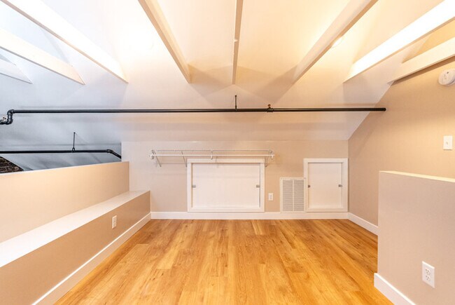 Building Photo - 235 Old South High St