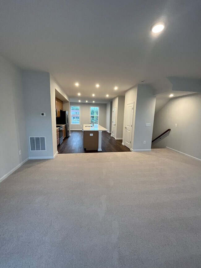 Building Photo - 5981 McComb St