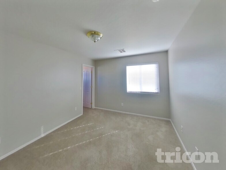 Building Photo - 10668 E Lupine Ln