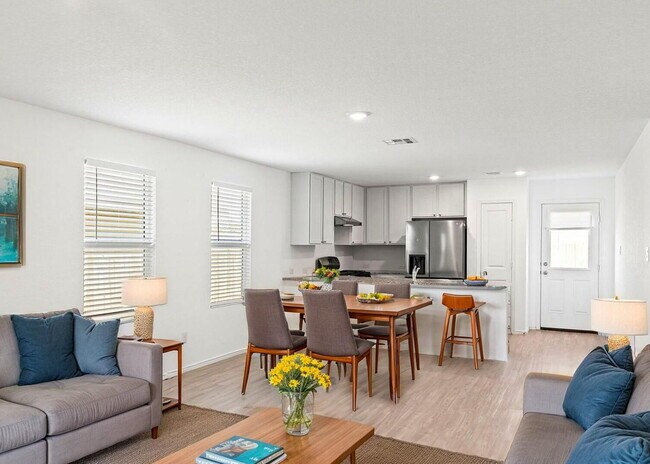 Building Photo - "Gorgeous 3-Bedroom Home with 2 Full Baths...