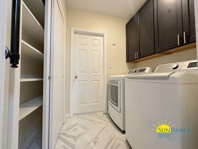 Building Photo - Spacious 3-Bedroom Home Near Hurlburt & Eg...