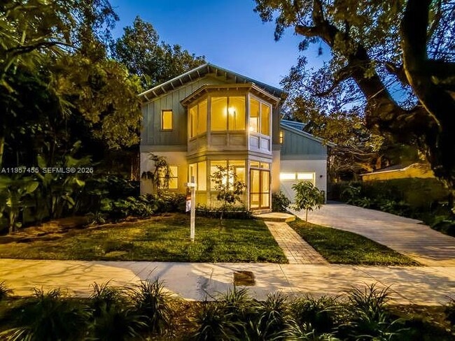 Building Photo - 2330 Overbrook St