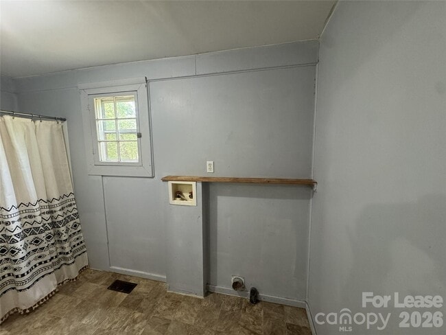 Building Photo - 1410 Dillard Ln