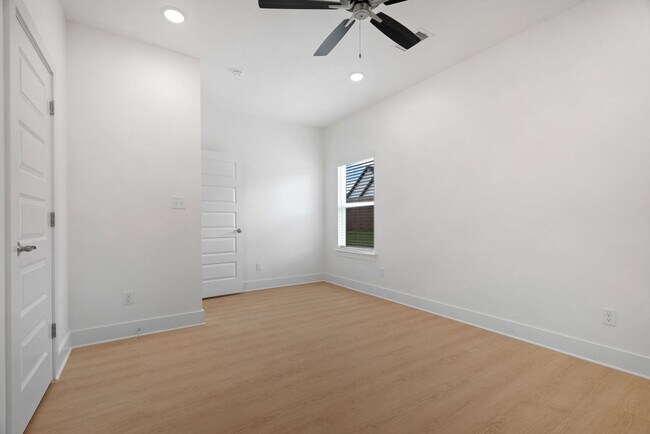 Building Photo - The Retreat at Been Road Villas 3 Bed, 2 Bath