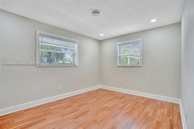 Building Photo - 9457 SW 52nd Ct