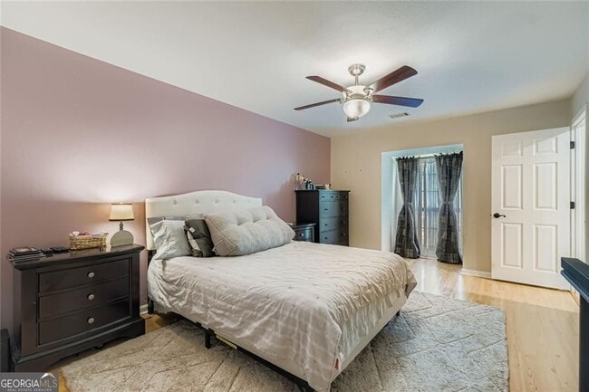 Building Photo - 3302 Pine Heights Dr NE