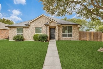 Building Photo - 1827 Lake Travis Dr