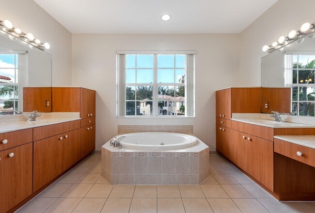 Building Photo - 102 Ibisca Terrace