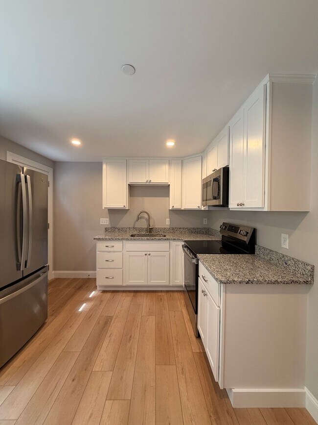 Building Photo - Brand New spacious Studio available in a great location.