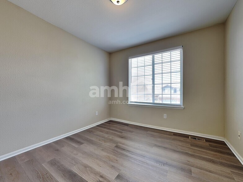 Building Photo - 18942 E Vassar Dr
