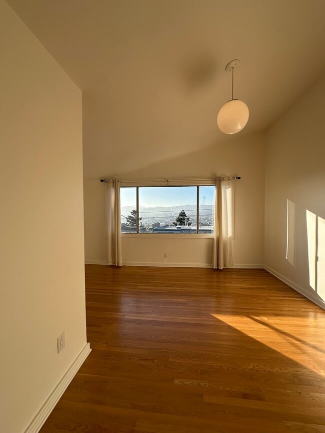 Building Photo - 1367 De Haro St