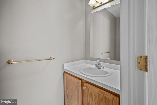 Building Photo - 618 Songbird Ct