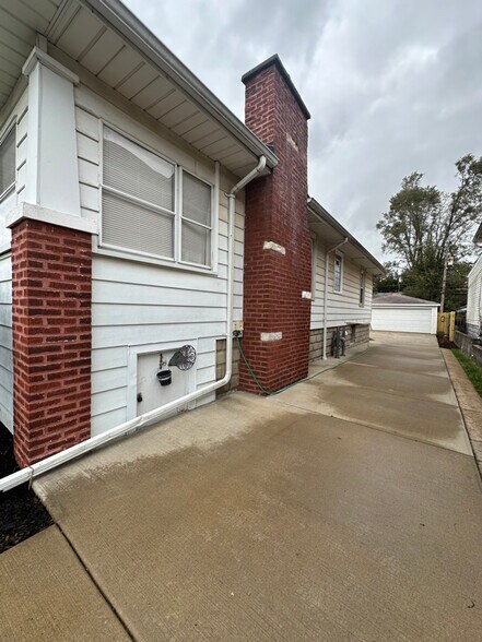 Building Photo - 318 157th St