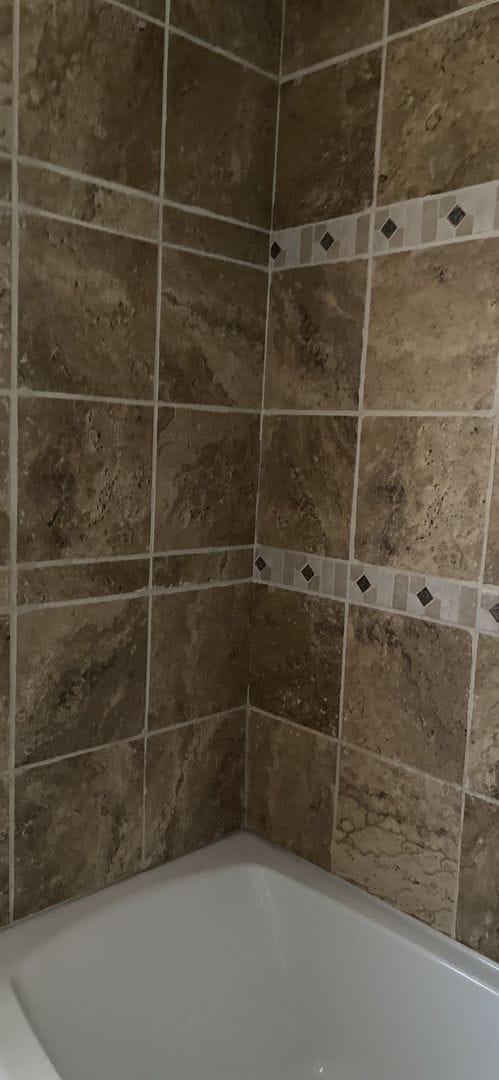 Building Photo - 4 Bedroom, 2 Bathroom Home w/ Bonus Room