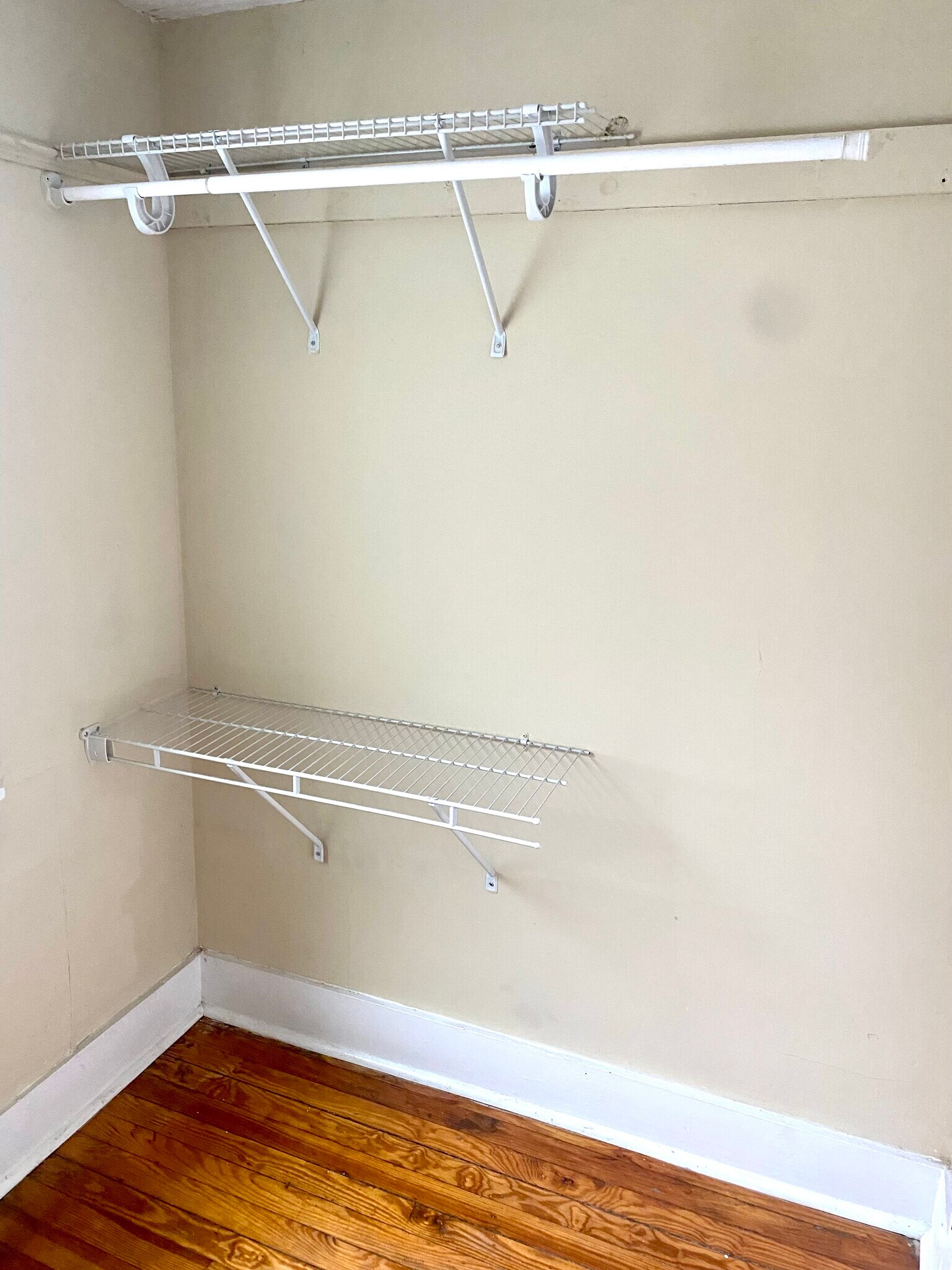 Building Photo - 19 Center St