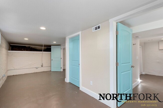 Building Photo - Cute North End Bungalow