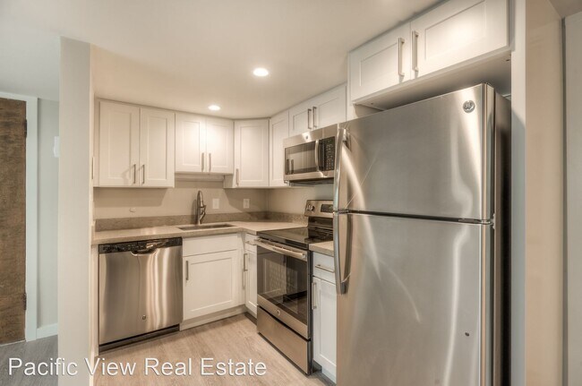 Building Photo - 802 15th Ave