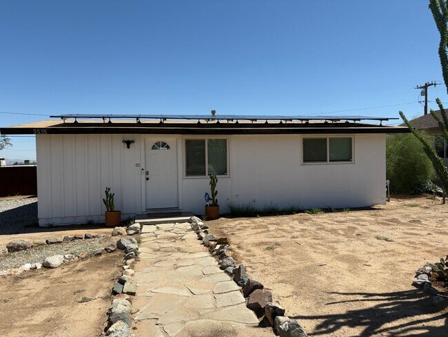 Primary Photo - Adorable 2 bedroom 1 bathroom home