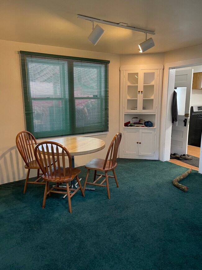 Building Photo - 10863 Main St