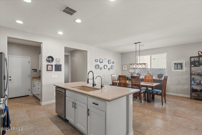 Building Photo - 2674 E Cherry Hill Dr