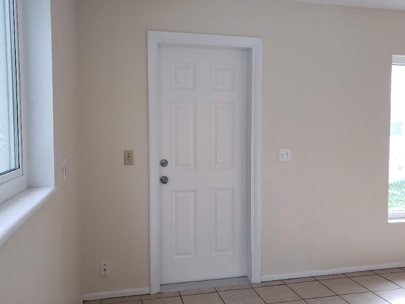 Building Photo - 820 Pineland Ave