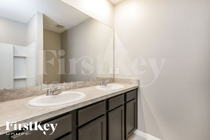 Building Photo - 621 Squires Grove Dr