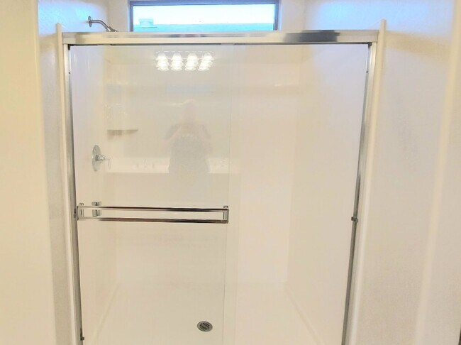 Building Photo - "COMING SOON" Lovely 3 Bedroom Home in Gre...