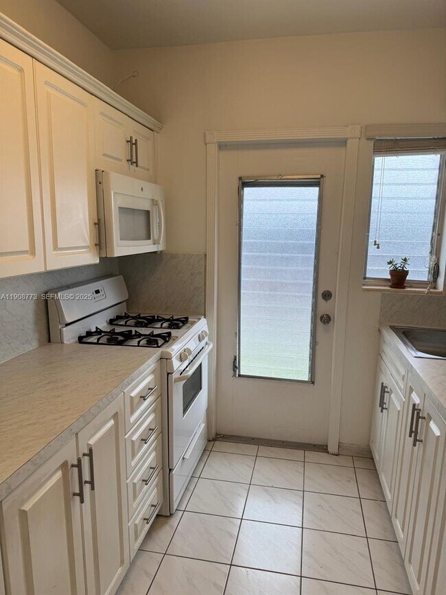 Building Photo - 7921 East Dr