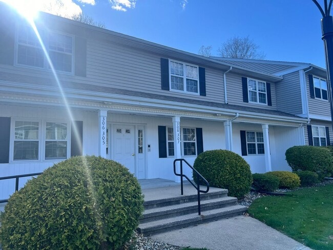 Building Photo - Beautiful Two Bedroom, Two Bath Condo in Ludlow. Available Now!