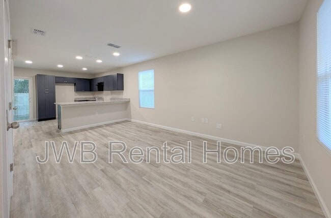 Building Photo - 833 Bridier St